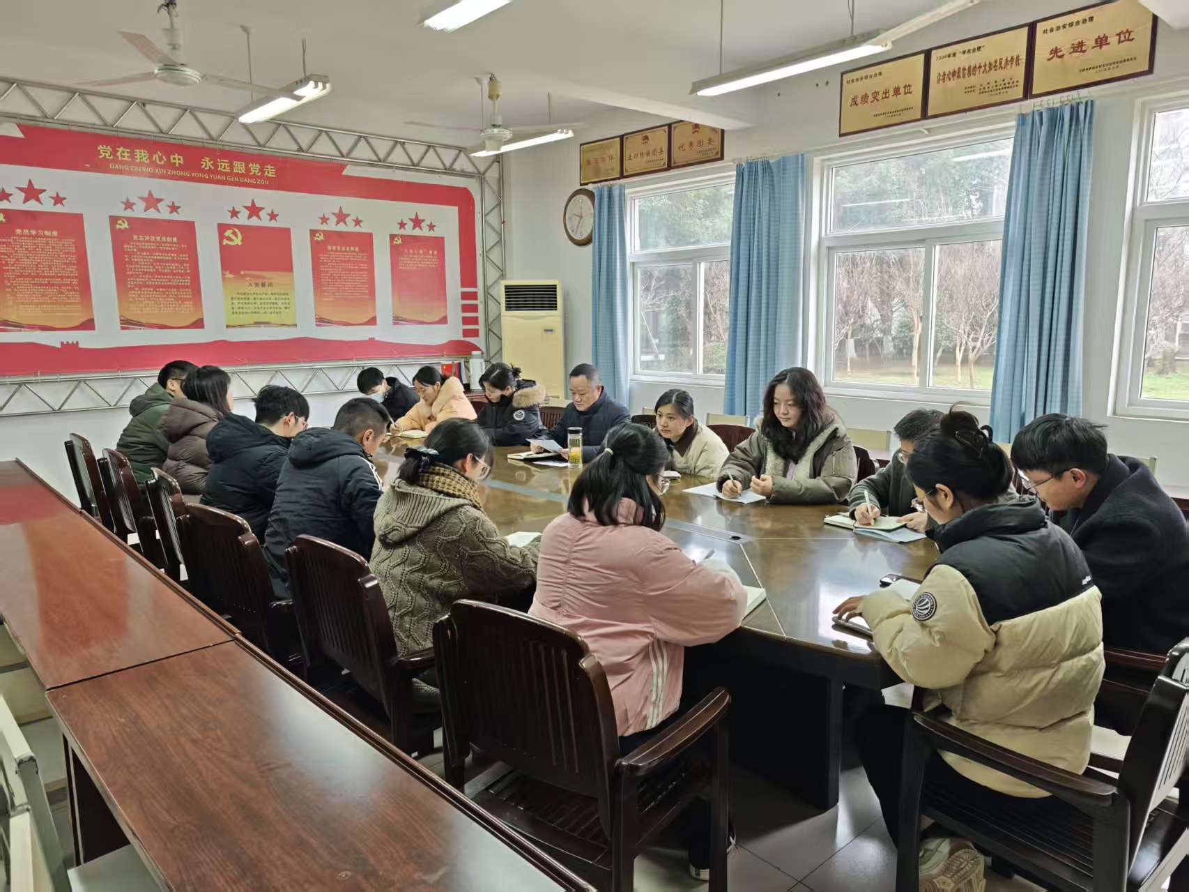 凝心聚力启新程 精准施策保开学 —— 太阳成城集团tyc234cc召开 2026 年春季开学前工作部署会