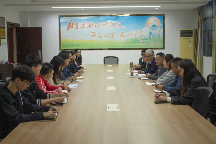 3820df21caa70ea2f7e07d7c14171eb2.png 20251021:党团学工-安全工作会议-1 更改后.png