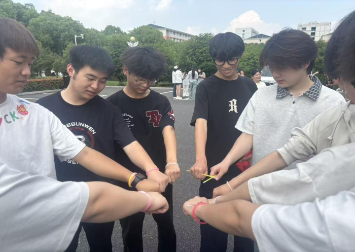 3aeb5d00f2b5ab4deb8284f4c6554f23.png 20260602:党团学工-猫鼠追逐赛-5 更改后.png